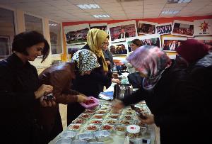AŞURE GÜNÜNDE AŞURELER KADIN KOLLARINDAN 