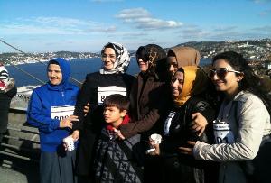 KADIN KOLLARI İSTANBUL MARATONU’NDA  YÜRÜDÜ