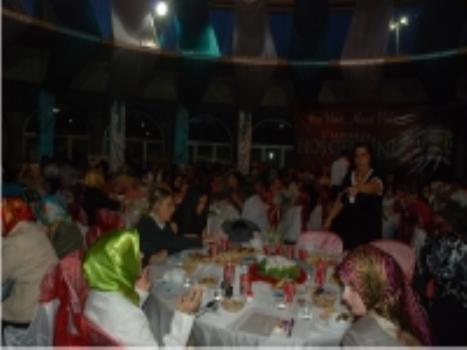 AK PARTİ BAŞAKŞEHİR KADIN KOLLARI İFTRADA BULUŞTU