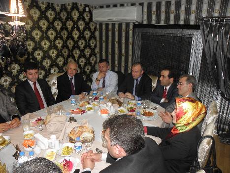 AK Parti Başkaşehir İlçe Başkanlığı, Başakşehir ilçesinin muhtarları ile bir araya geldi.